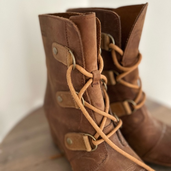 Women’s Sorel Boots - Picture 2 of 3